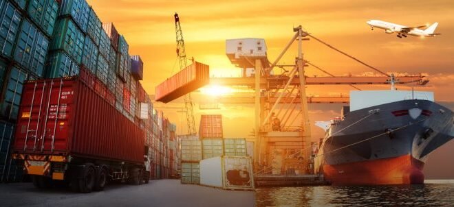 Exports increase 40 per cent to Rs5.663 trillion in FY2022