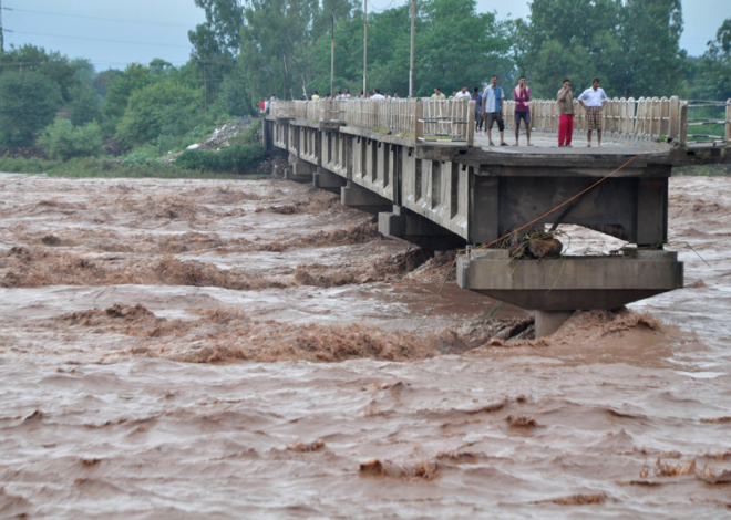 A 50-meter-long bridge that France donates to Pakistan