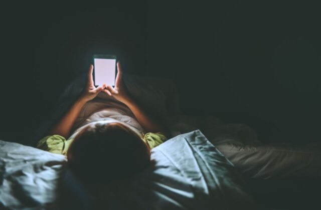Doctors Warn People Who Sleep in Presence of Light Comes From Smartphones, TV, and General Light