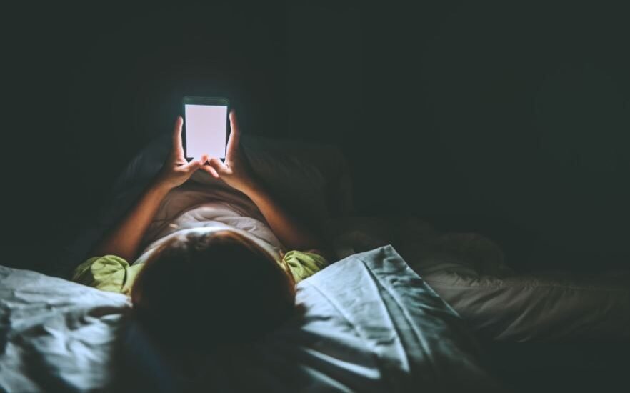 Doctors Warn People Who Sleep in Presence of Light Comes From Smartphones, TV, and General Light