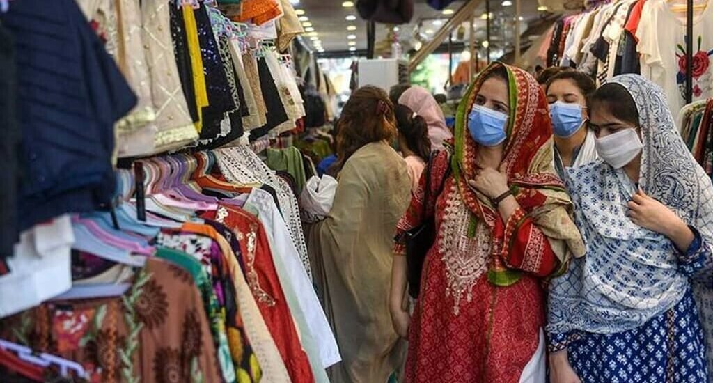 Pakistan’s economic crisis forces malls and markets to close early