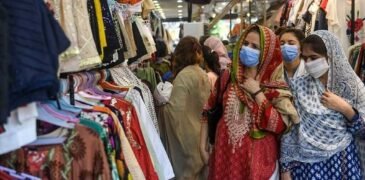 Pakistan’s economic crisis forces malls and markets to close early