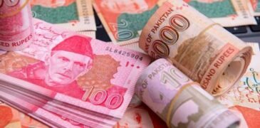 Rupee Becomes  Worst Performing Currency in Asia – Hits Rs 270 Against Dollar