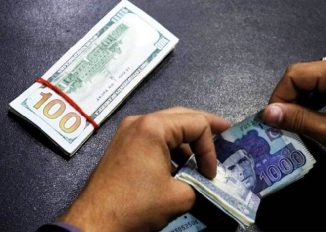 Currency Dealers Remove Cap on Rupee-Dollar Conversion