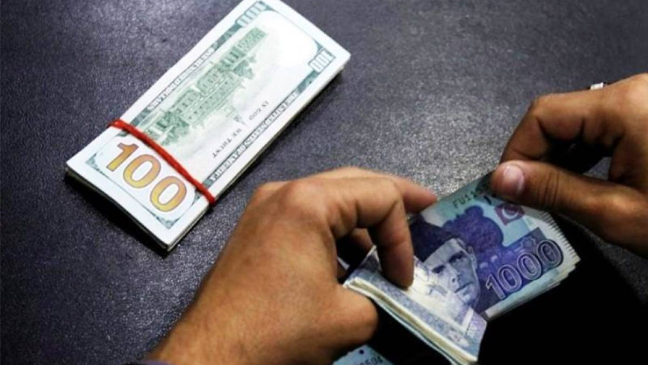 Currency Dealers Remove Cap on Rupee-Dollar Conversion