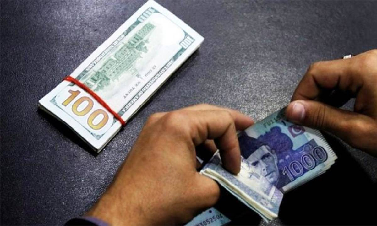 Currency Dealers Remove Cap on Rupee-Dollar Conversion