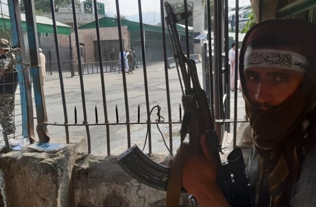 Torkham Border Crossing Closed Amidst Gunfire as Afghanistan-Pakistan Relations Deteriorate