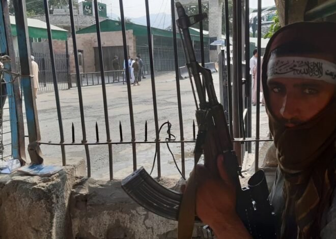 Torkham Border Crossing Closed Amidst Gunfire as Afghanistan-Pakistan Relations Deteriorate