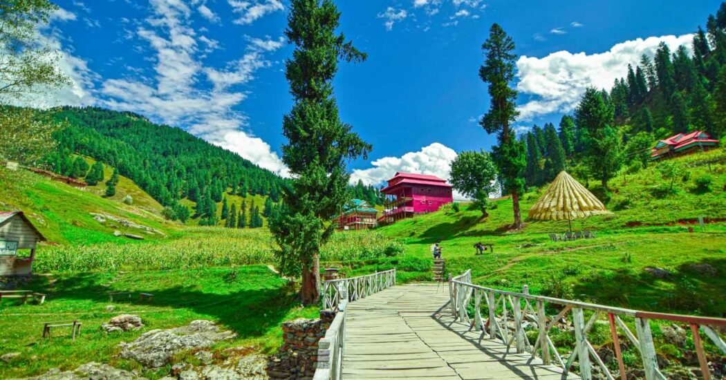 Discovering the Beauty of Kashmir: A Journey Through Paradise