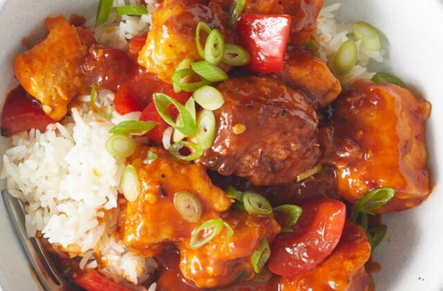 Pakistani and Indian Foodies Fight Over the Origin of Chicken Manchurian