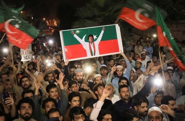 More than 1000 lovers of Imran Khan arrested