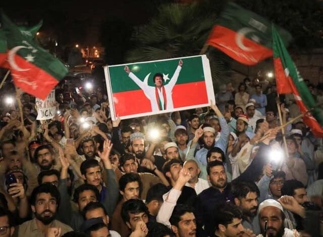 More than 1000 lovers of Imran Khan arrested