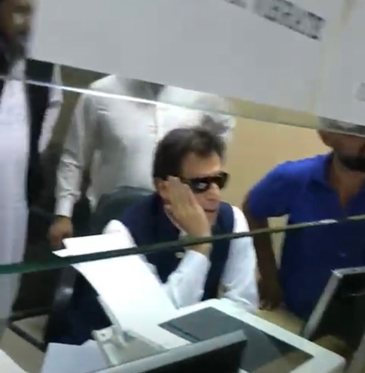 Pakistanis stand united with Imran Khan