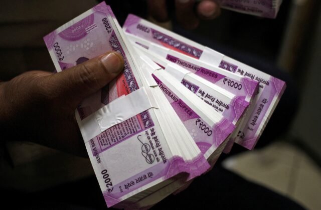 This is the Reason India is Withdrawing its 2000-Rupee Note