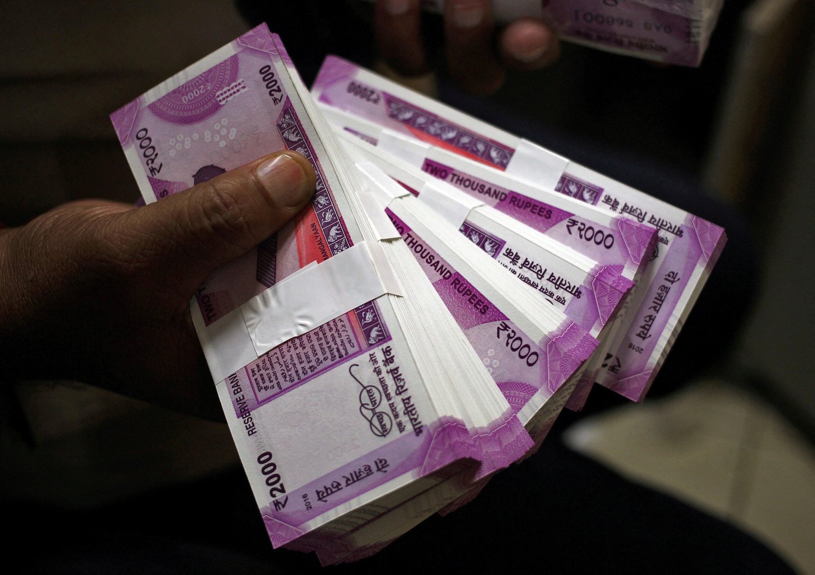 This is the Reason India is Withdrawing its 2000-Rupee Note