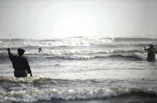 17 People Have Been Arrested for Visiting Karachi Beaches When Cyclone Biparjoy is Just 300 km Away