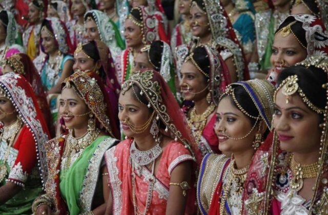 2143 Couples Set World Record for Mass Wedding in India