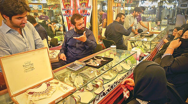 Price of gold surges to 5000 PKR per tola within a week