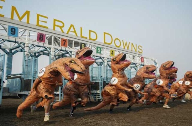 200 Dinosaurs Participated In This Weird Race That Happened in Seattle, US