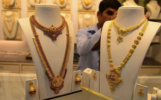 Domestic Gold Prices Experience Second Consecutive Decline Amidst Economic Uncertainty
