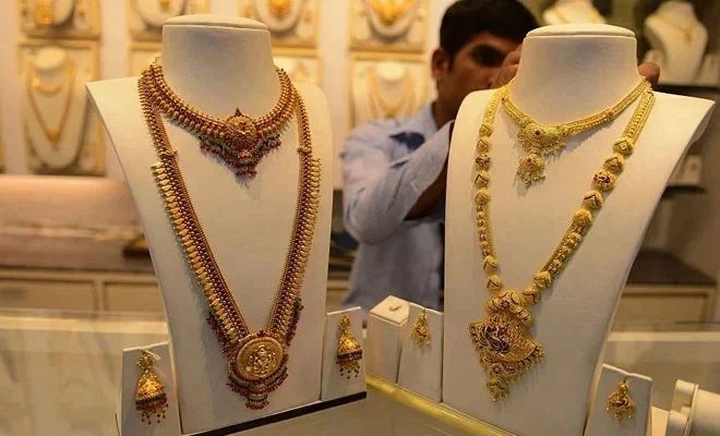 Domestic Gold Prices Experience Second Consecutive Decline Amidst Economic Uncertainty