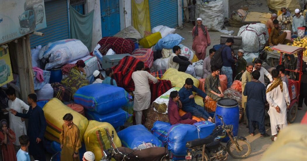 Pakistan Orders 1.7 Million Irregular Afghan Residents to Leave by November 1