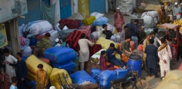Pakistan Orders 1.7 Million Irregular Afghan Residents to Leave by November 1