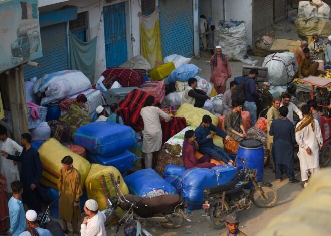 Pakistan Orders 1.7 Million Irregular Afghan Residents to Leave by November 1