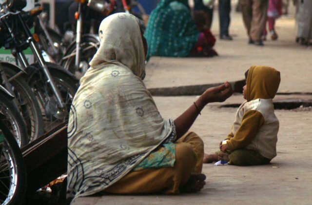 FIA Arrests 16 Beggars Travelling to Saudi Arabia from Multan