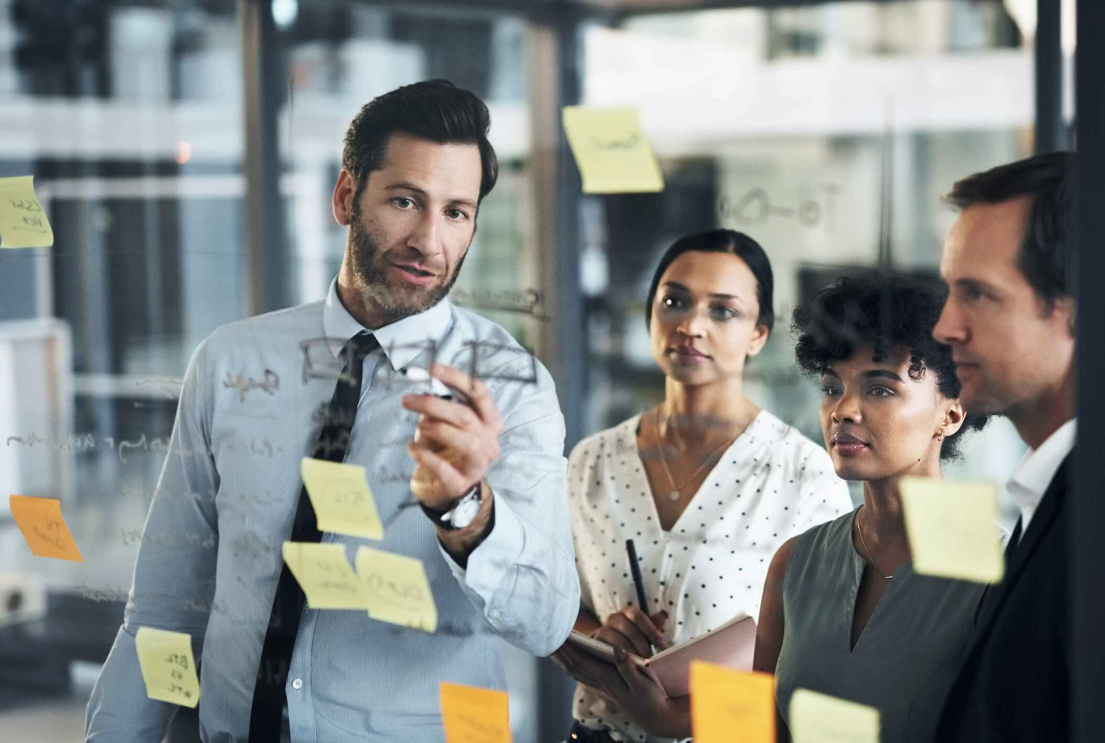 10 Ways to Showcase Leadership in Job Interviews