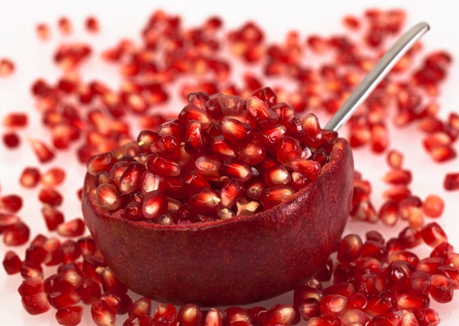 7 Impressive Health Benefits of Pomegranate