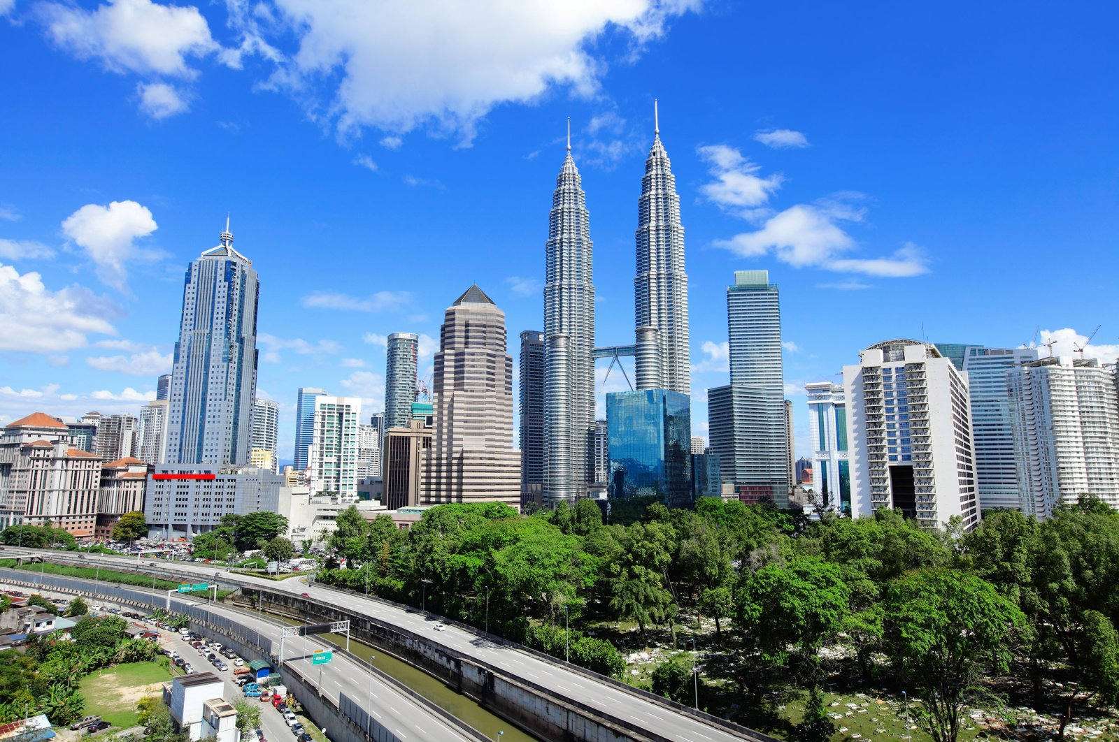 Malaysia visit visa fee decresed in 2023: Pakistanis also can Apply