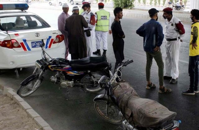 Karachi Traffic Police issue ‘record’ 9,555 challans in a day