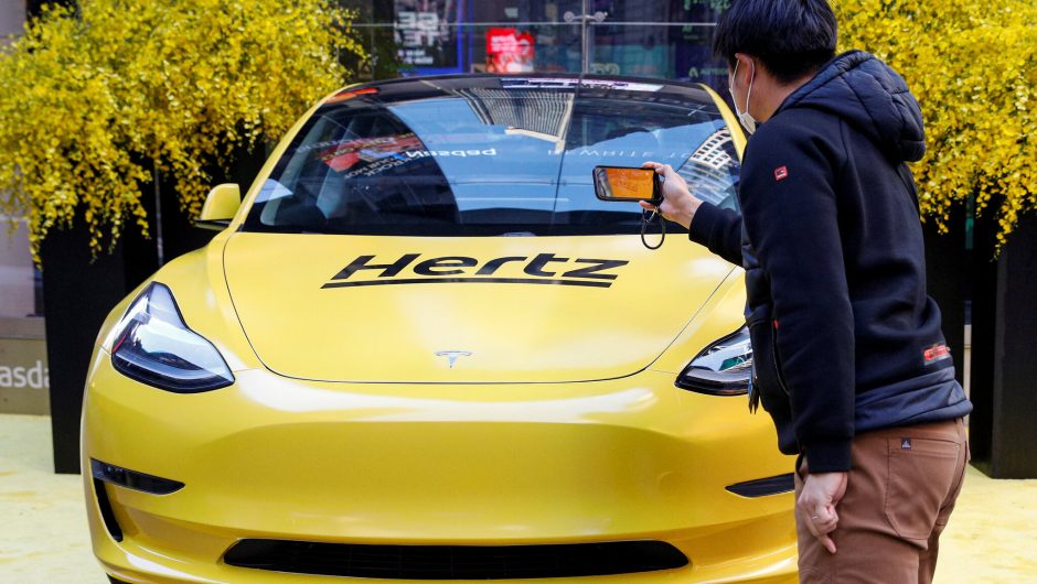 Hertz Hits Brakes on EVs: Sells 20,000 Vehicles, Citing High Repair Costs