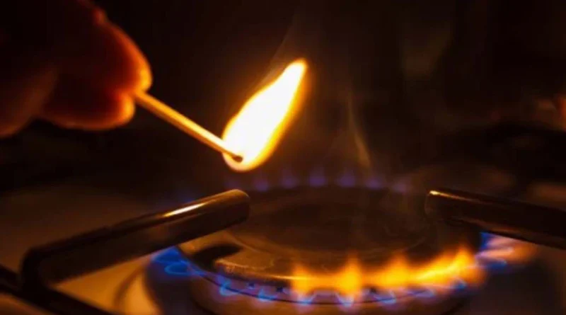 IMF asks Pakistan to hike gas tariff