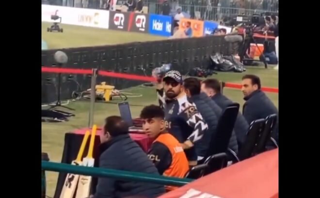 Multan fans schooled on social media for chanting ill-mannered slogans against Babar Azam