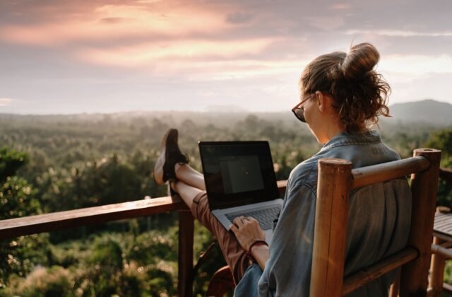 6 Remote Jobs That Don’t Require a Degree in 2024