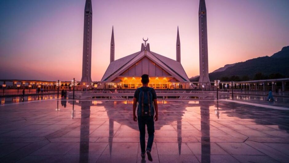 Best SIM Options for Traveling to Pakistan