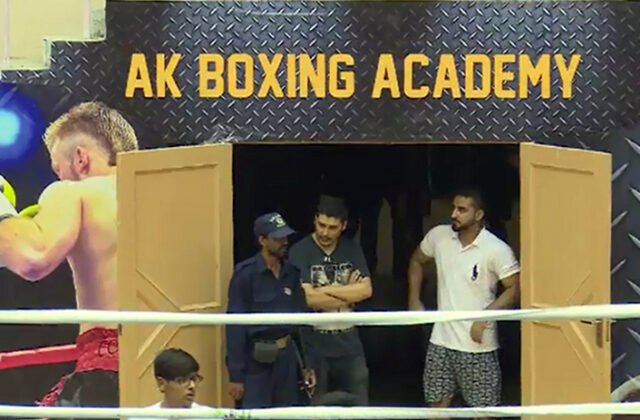 Boxer Amir Khan leaves Pakistan after closure of his boxing academy in Islamabad