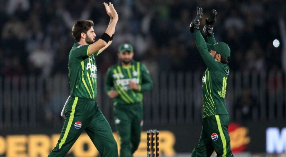Pakistan Pacer Amir Buries Hatchet, Praises Babar Azam for Positive Team Culture