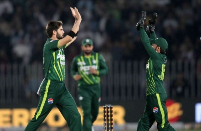 Pakistan Pacer Amir Buries Hatchet, Praises Babar Azam for Positive Team Culture