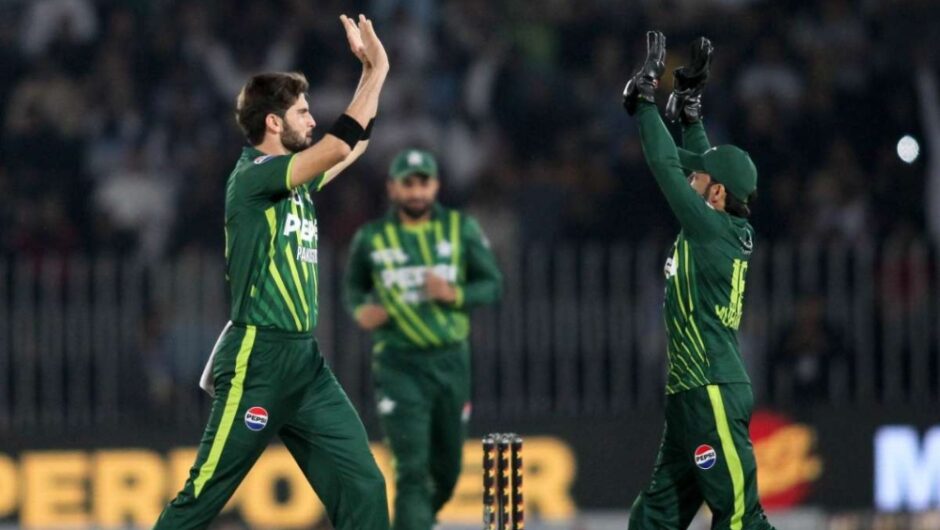 Pakistan Pacer Amir Buries Hatchet, Praises Babar Azam for Positive Team Culture