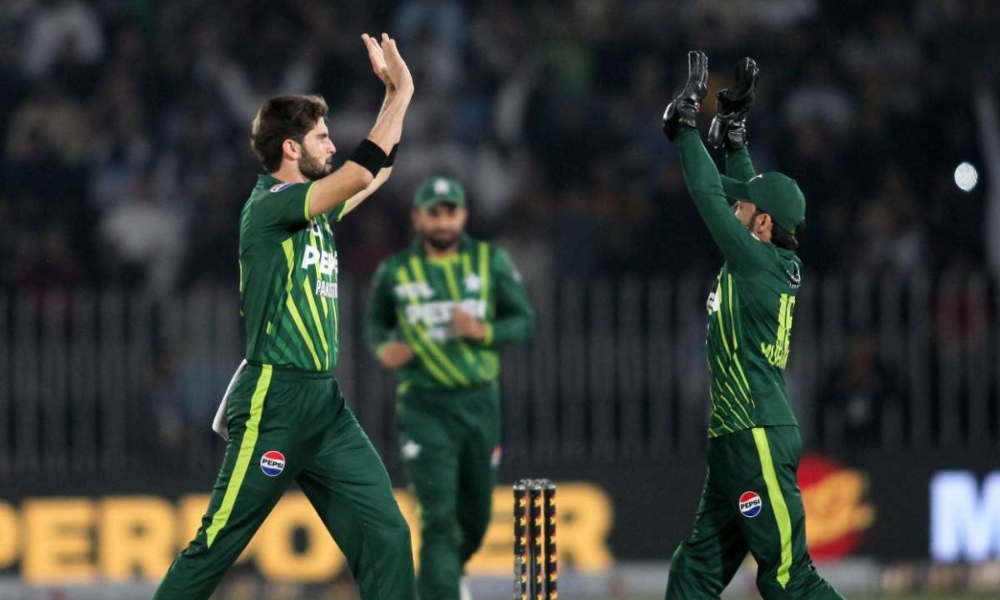 Pakistan Pacer Amir Buries Hatchet, Praises Babar Azam for Positive Team Culture