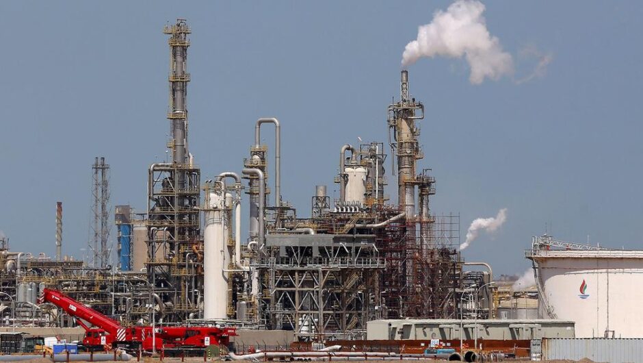 Pakistan petroleum industry is collapsing