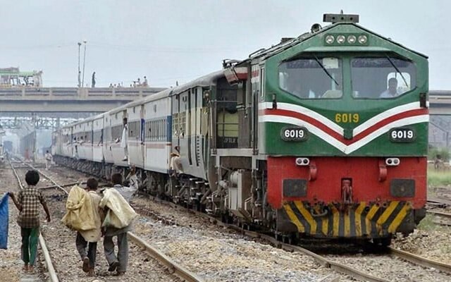 Pakistan Railways to Operate Multiple Trains Under Public-Private Partnership Model