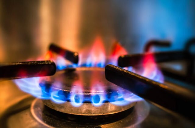 Government Poised to Introduce Fuel Price Adjustment in Gas Bills 2024