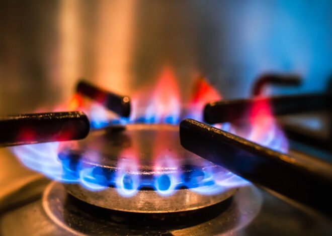 Government Poised to Introduce Fuel Price Adjustment in Gas Bills 2024