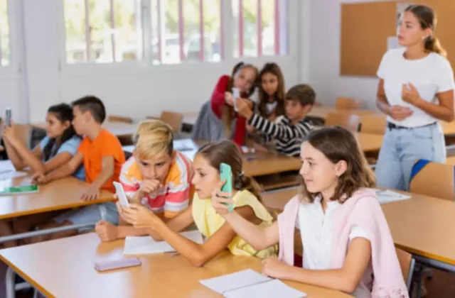 California Schools Implement Smartphone Restrictions Under New Legislation 2024