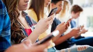 WHO Warns of Rising ‘Problematic’ Social Media Use Among Pakistani Teens 2024