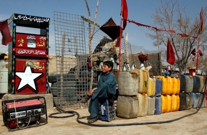 Smuggling of petrol and diesel across may force close oil industry in Pakistan